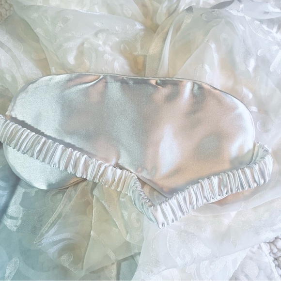 NWT Sanrio My Melody Hello Kitty's Friend Double-sided Silk Sleeping Eye Mask - Picture 2 of 4